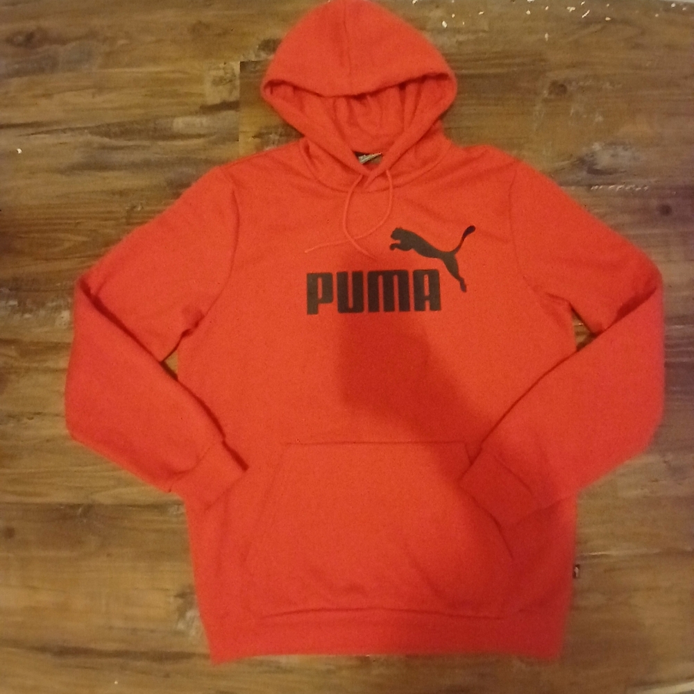 EUC PUMA Men's Essentials Logo Pullover Hoodie. Red. Medium.